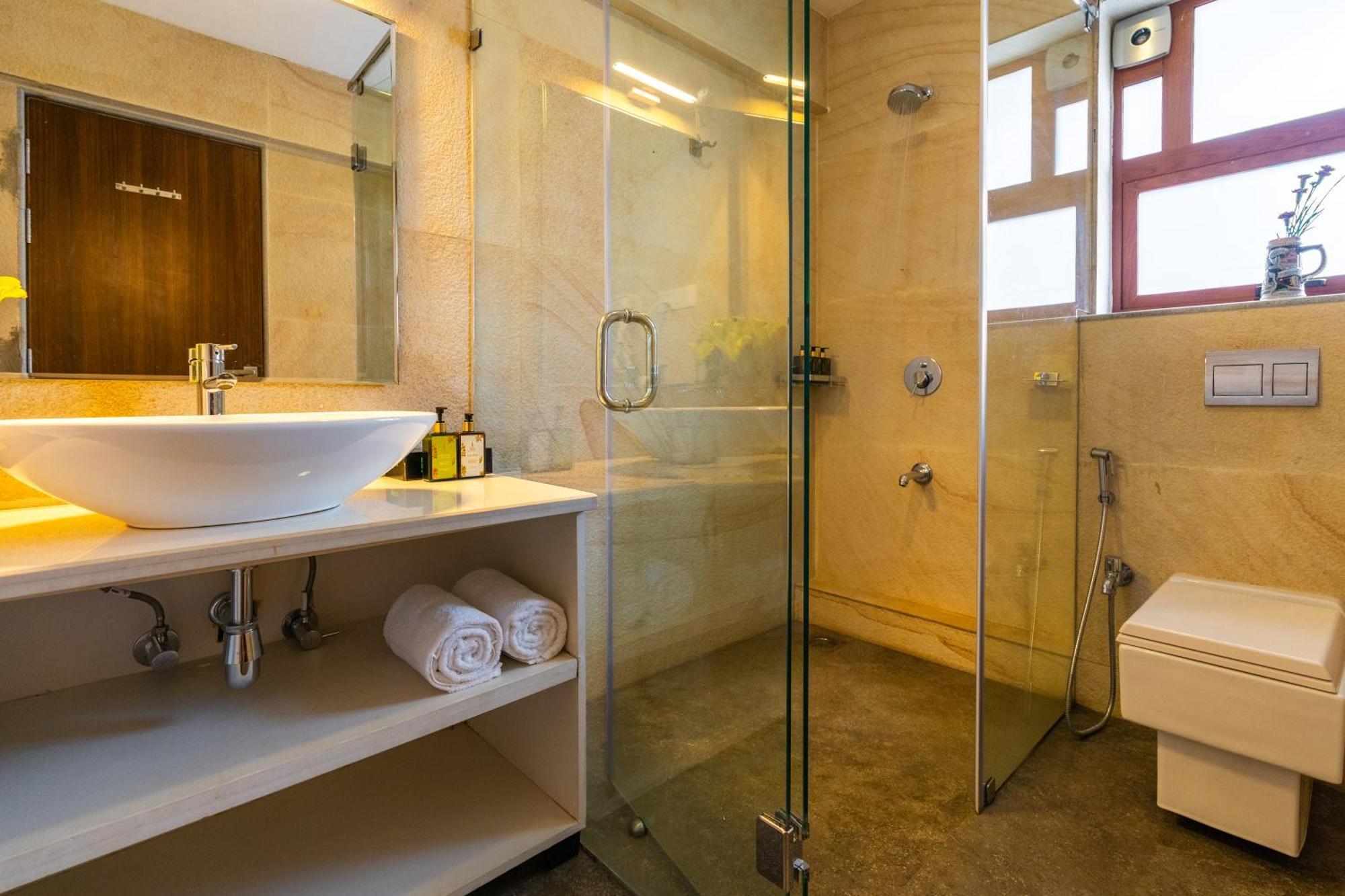 Elivaas 3 Bhk Pvt Pool & Bar - Villa Valerie Oxel Luaran gambar
