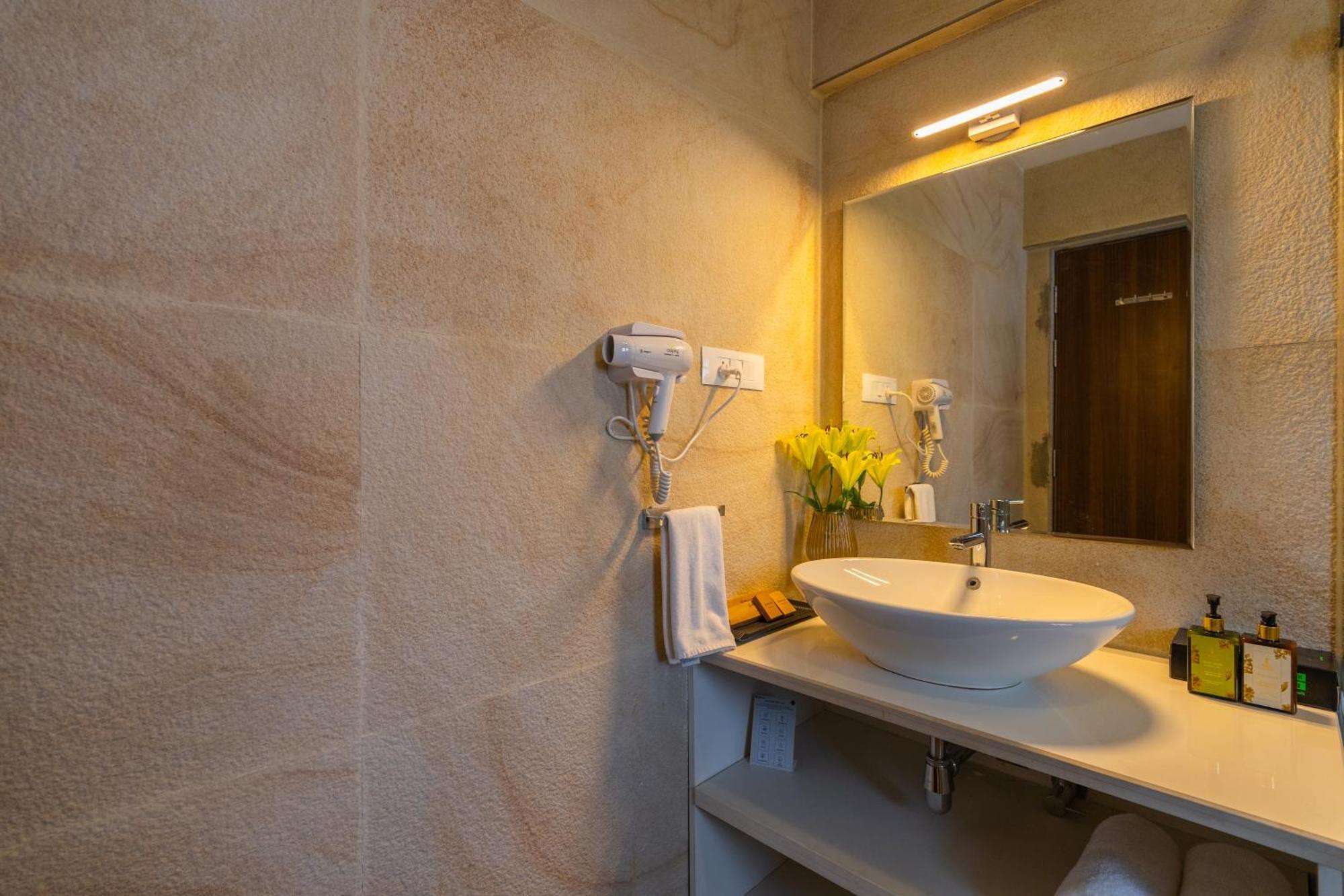 Elivaas 3 Bhk Pvt Pool & Bar - Villa Valerie Oxel Luaran gambar