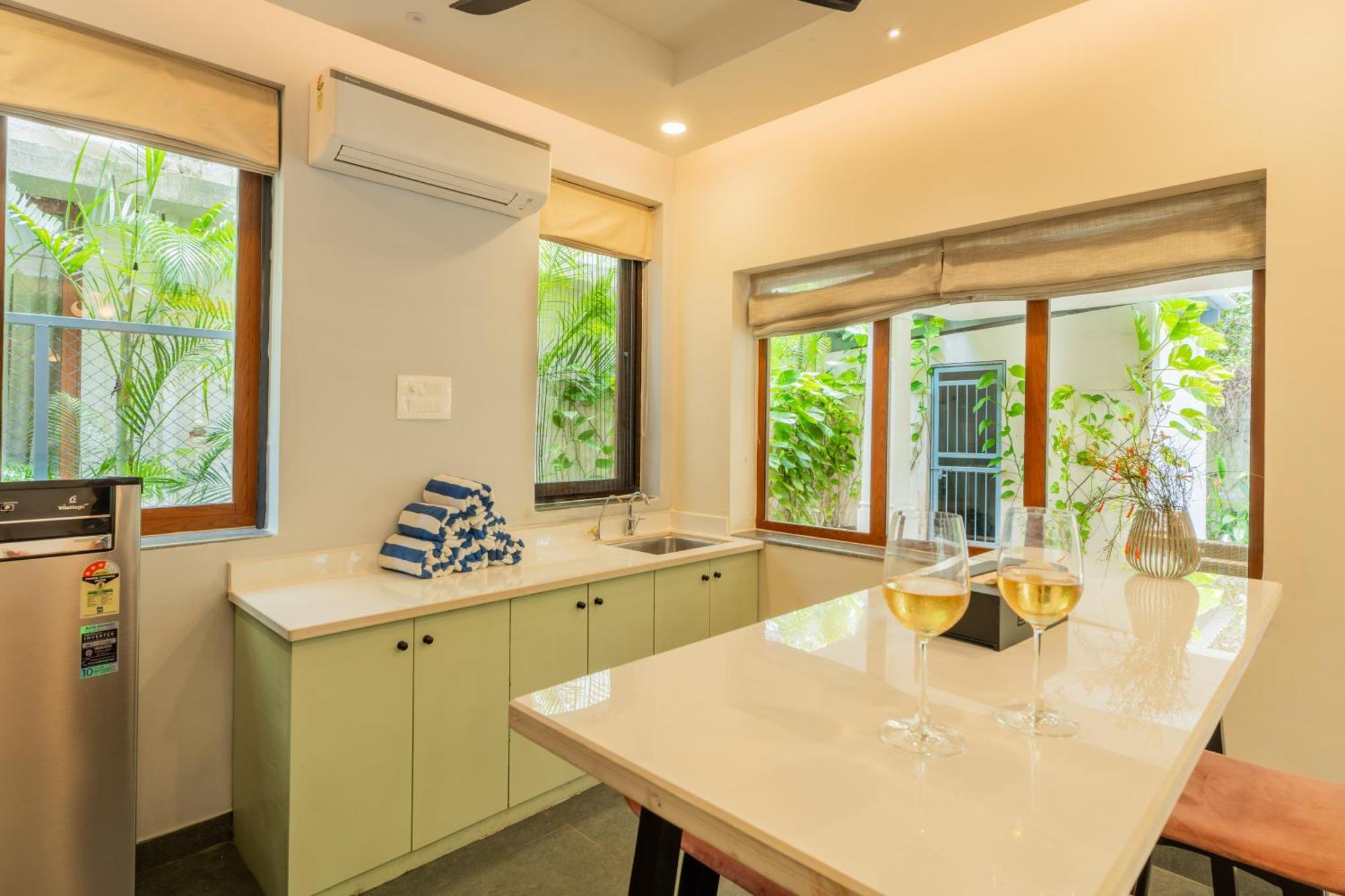 Elivaas 3 Bhk Pvt Pool & Bar - Villa Valerie Oxel Luaran gambar